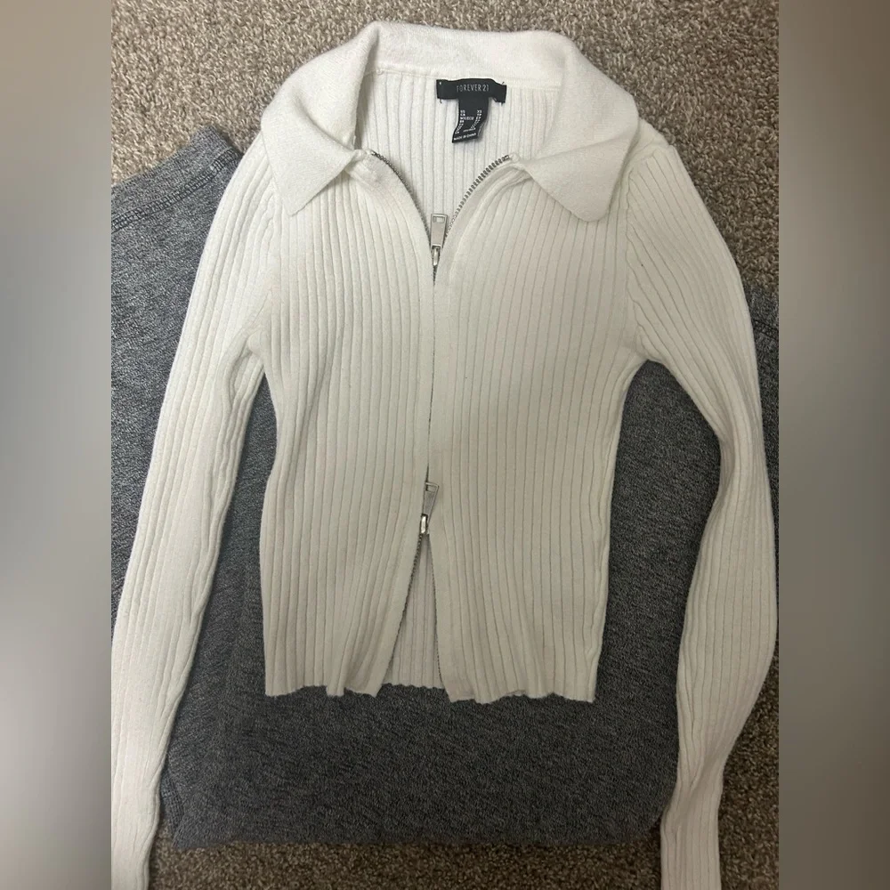 Forever 21 white Ribbed double zippered Sweater, size XS